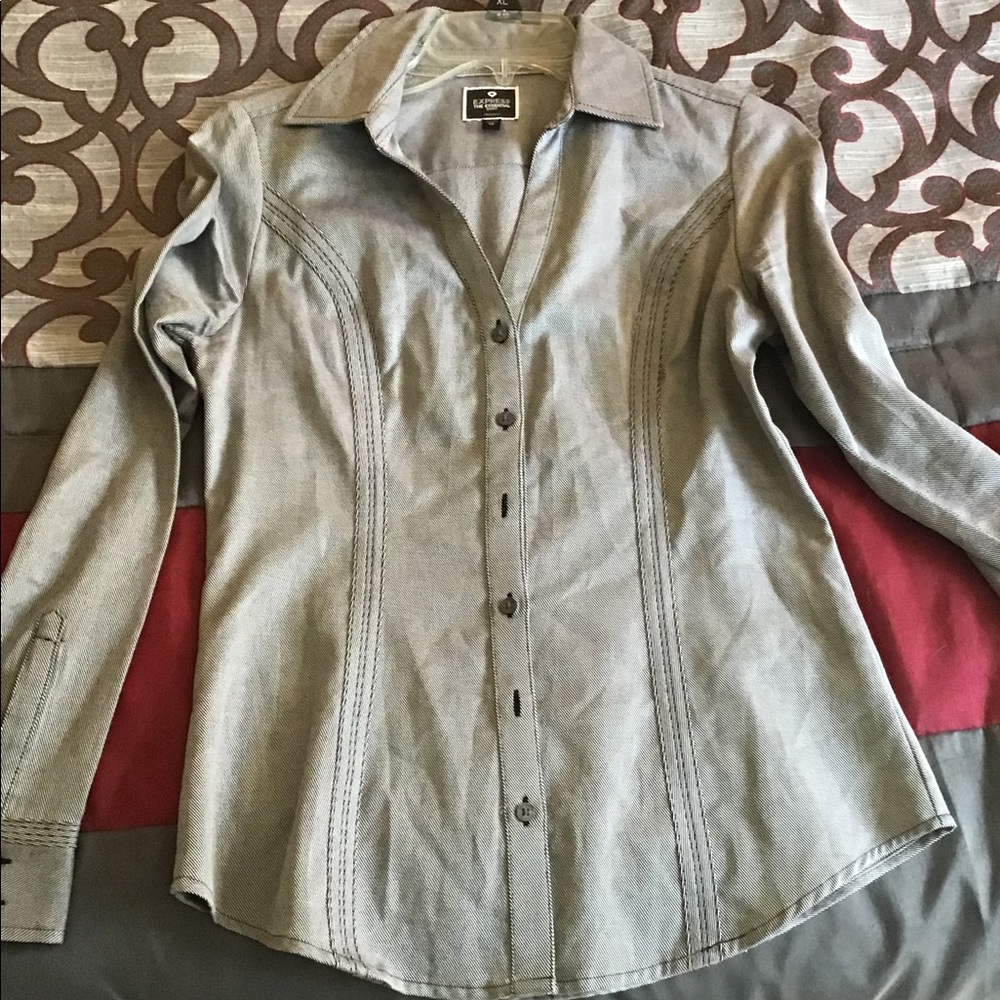 Express women’s tailored button up